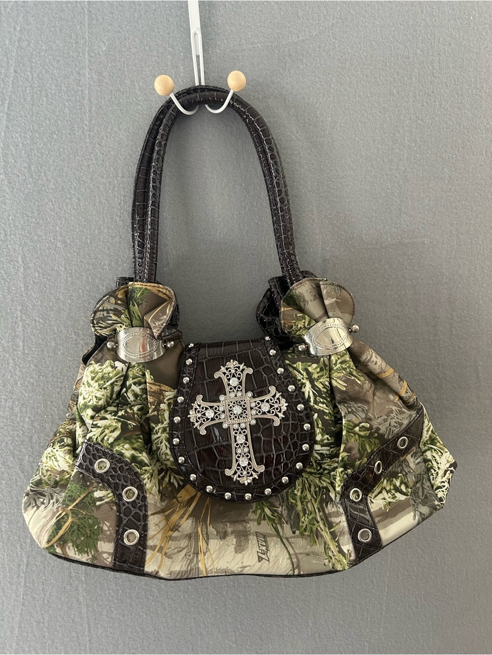 NWT Realtree Camo Western Bling Shoulder Bag Rhinestone Buckle Studded Brown